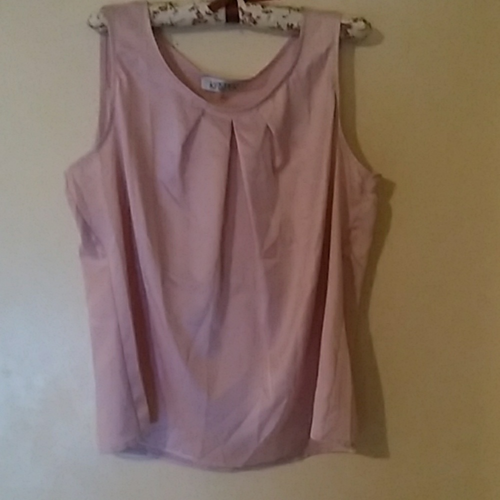 Nwot Kasper tank/shell